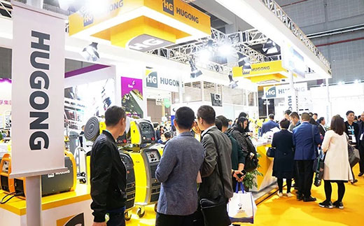 第二届进博会j9国际站备用意大利CEA展位数字化焊机很受欢迎